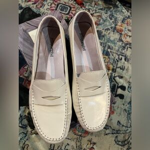 JEFFREY CAMPBELL BIOGRAPHY LEATHER BEIGE LOAFER SZ 10